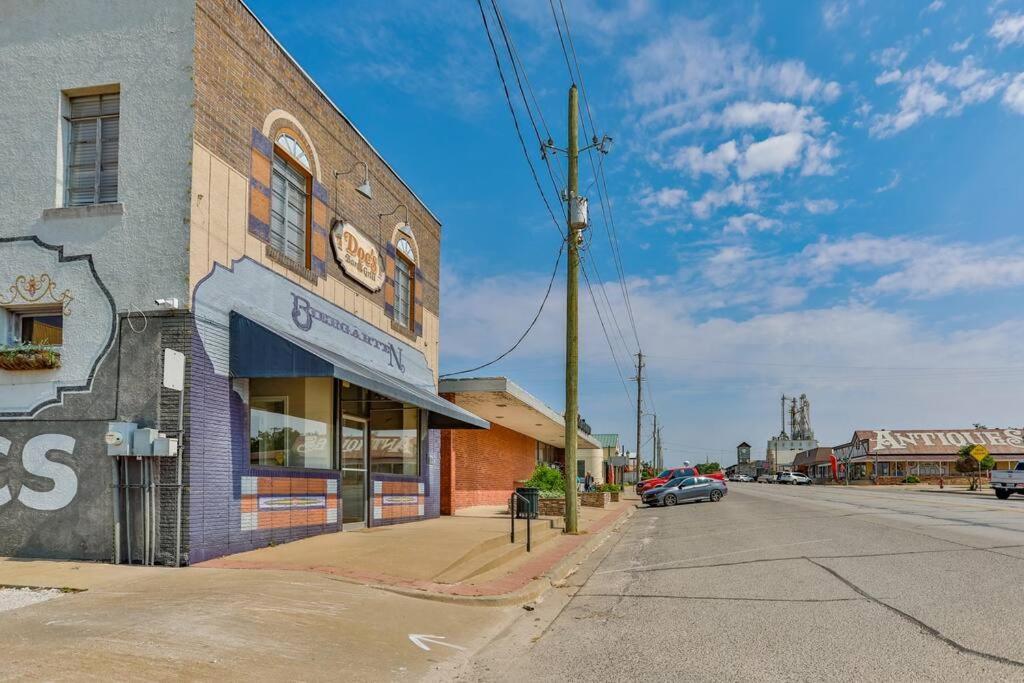 The Loft At 113 - Gateway To The North Texas Hill Country Apartment Muenster Ngoại thất bức ảnh